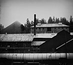 Fottografi på Iggesunds järnbruksmuseum, tagit i dimma