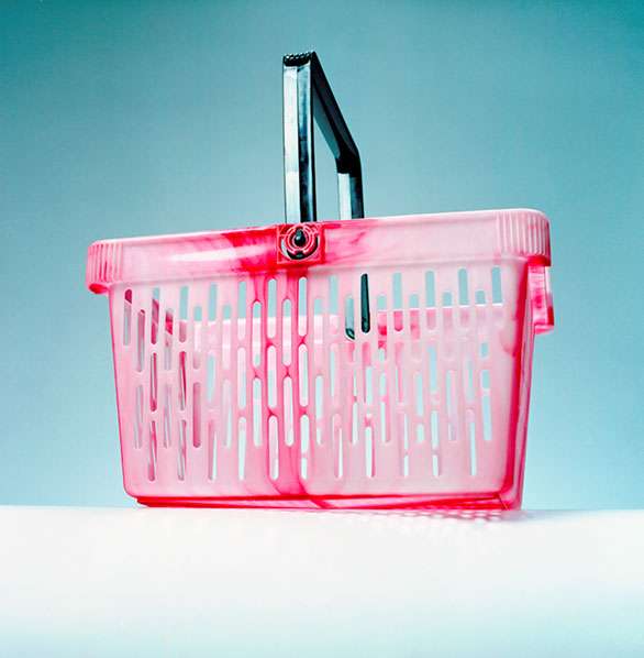 Produktfotografi av en röd taxfree korg